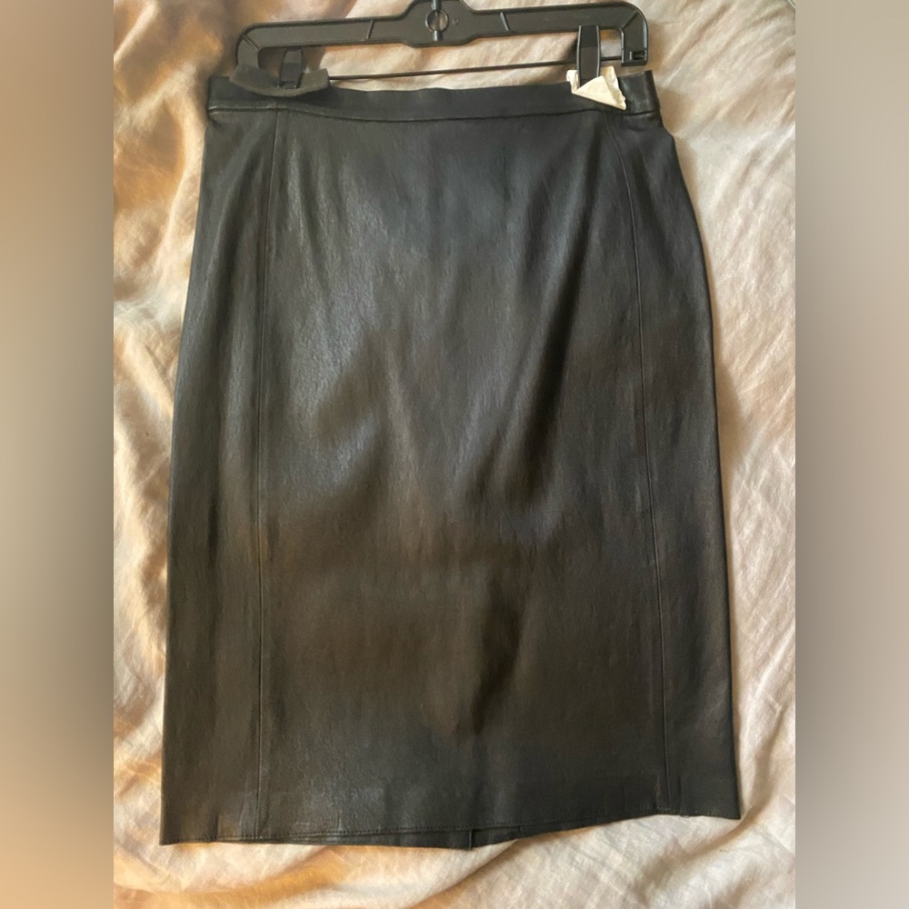 Vince %100! Lamb leather midi skirt sz 8